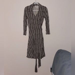 diane von furstenberg (DVF) brown and black wrap dress